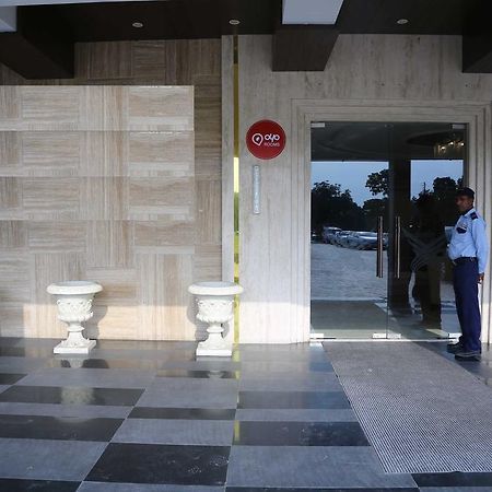 ホテル Oyo Premium Panchkula Sector 5 エクステリア 写真
